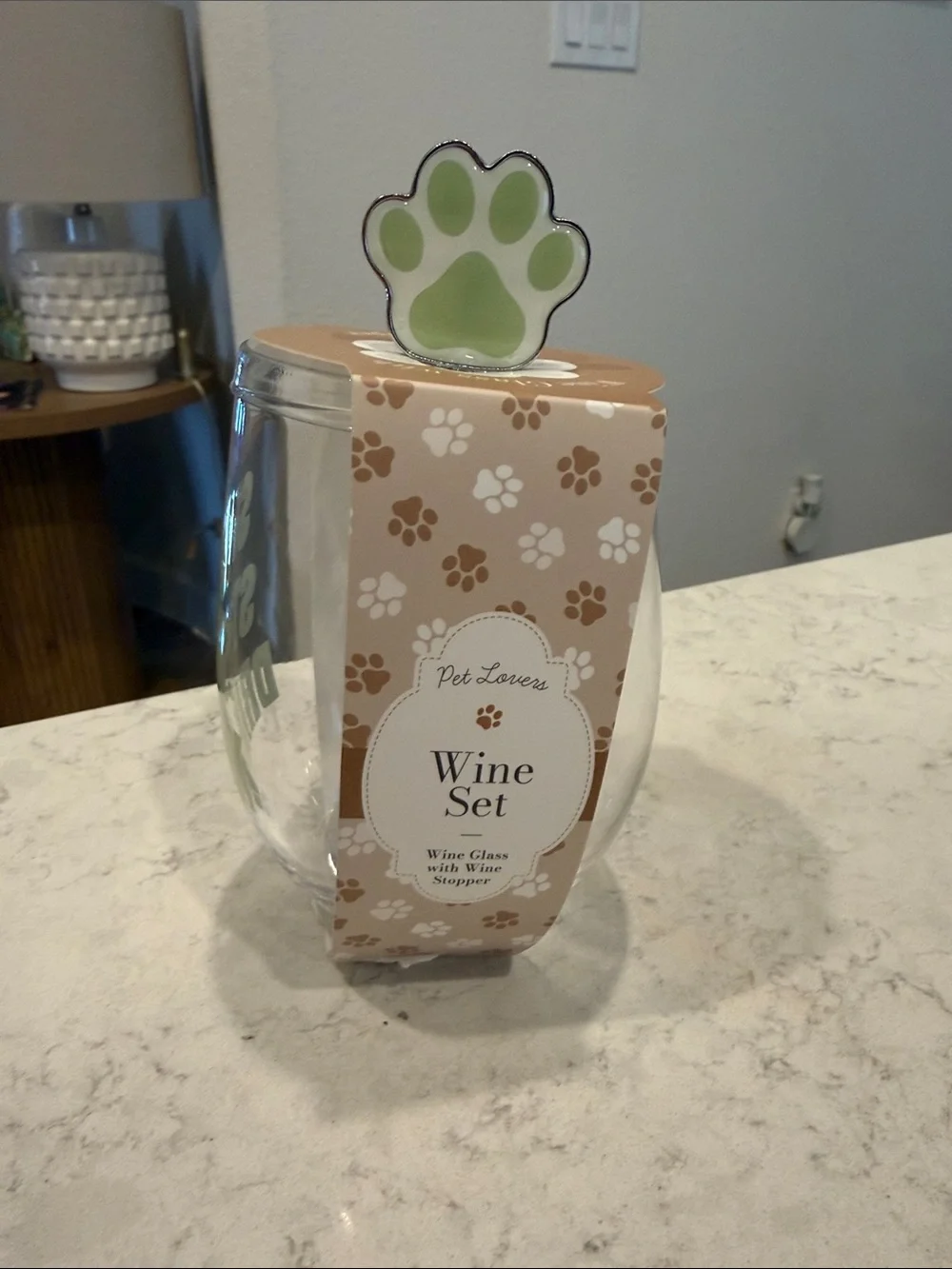 Green Paw Wine Glass Set with Paw Wine Stopper